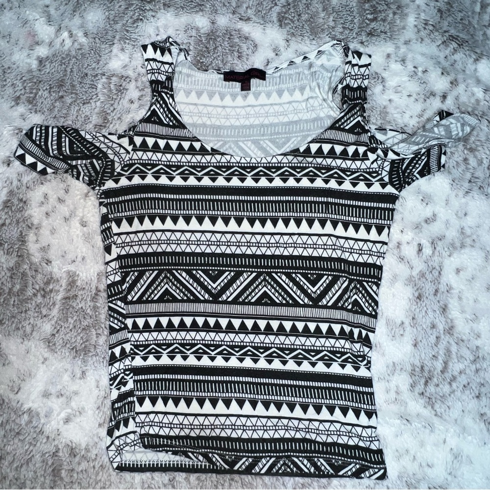 Black and Whire Shirt with the Sleeves Cut Off